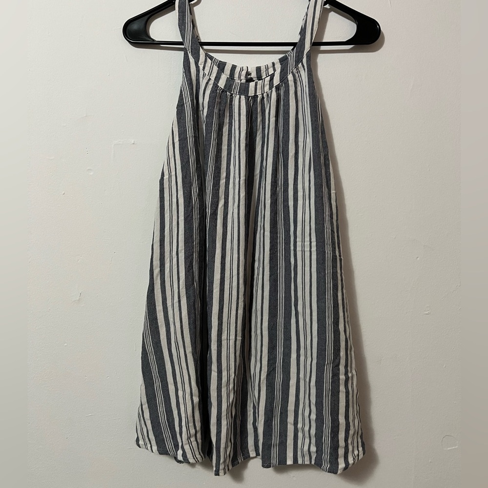 🤍 Torrid Goddess high neck halter top. - Picture 3 of 5